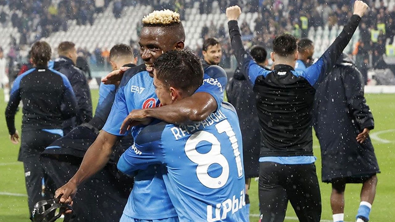 Napoli, Juventus'u yenerek zirvede arayı açtı