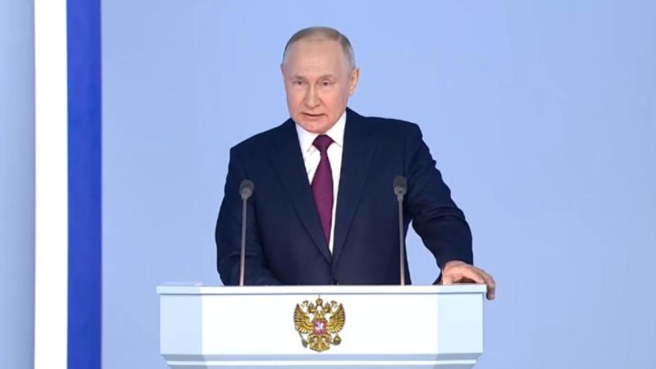 Putin'den ABD'ye "renkli devrimlere destek" eleştirisi