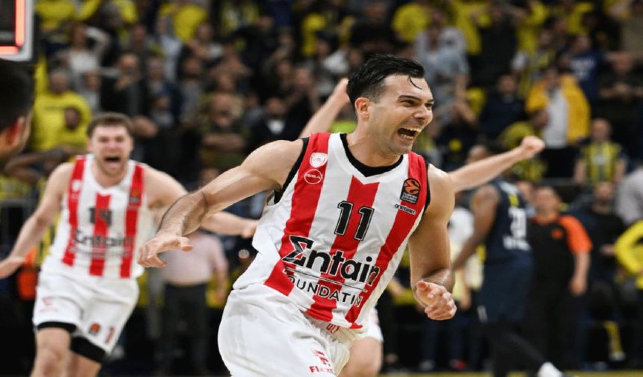 Fenerbahçe - Olympiakos maçında inanılmaz hata! Sosyal medyada gündem oldu