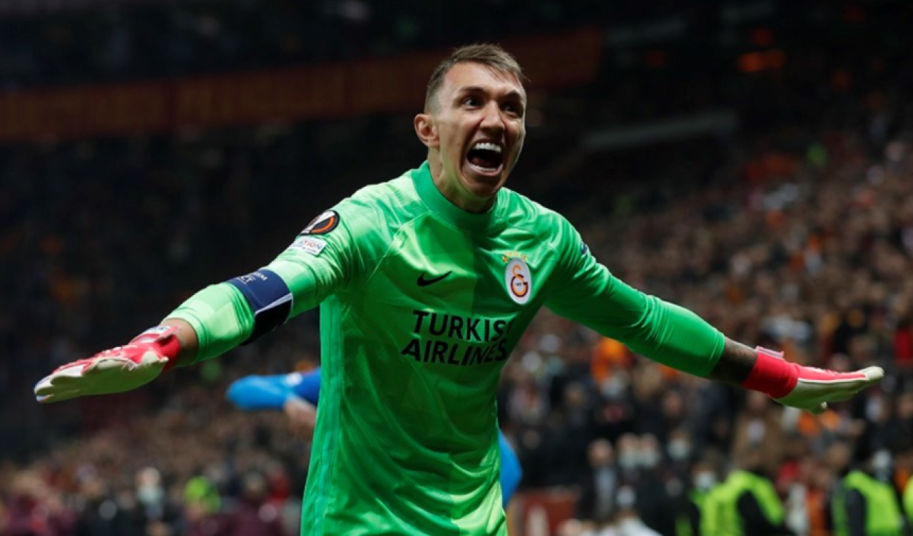 Muslera'nın yerine geçecek isim belli oldu! 