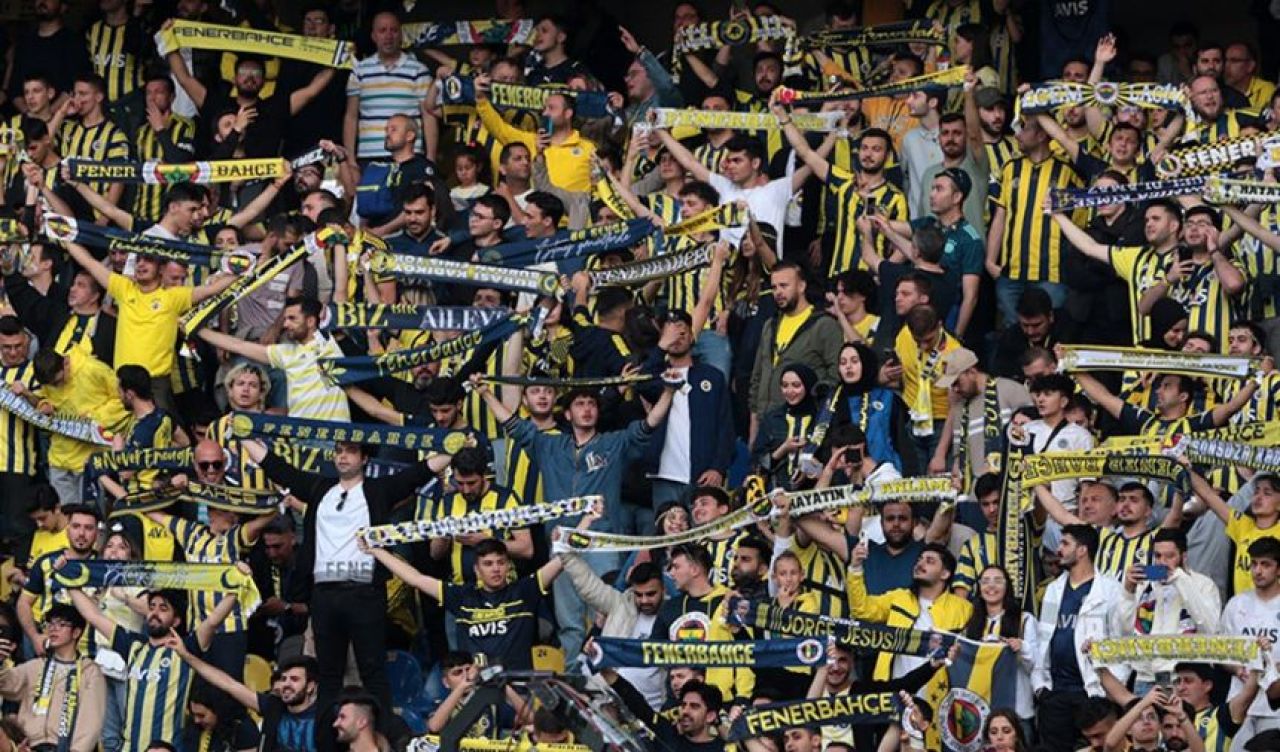 'Yönetim istifa' sloganları atan Fenerbahçe taraftarı stadyumu terk etti