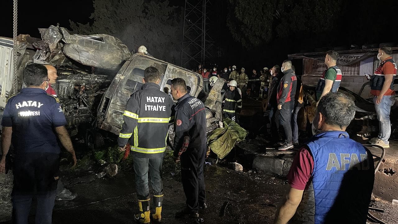 Hatay'daki zincirleme kazada yaşamını yitirenlerin sayısı 13'e çıktı