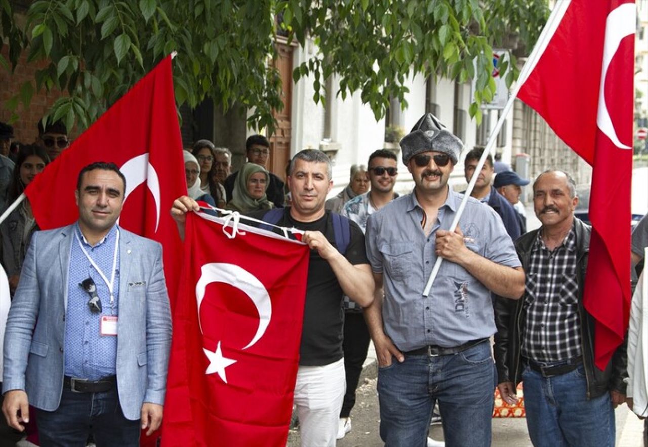 İtalya'da Türk seçmenler, 14 Mayıs seçimleri için sandıklara koştu