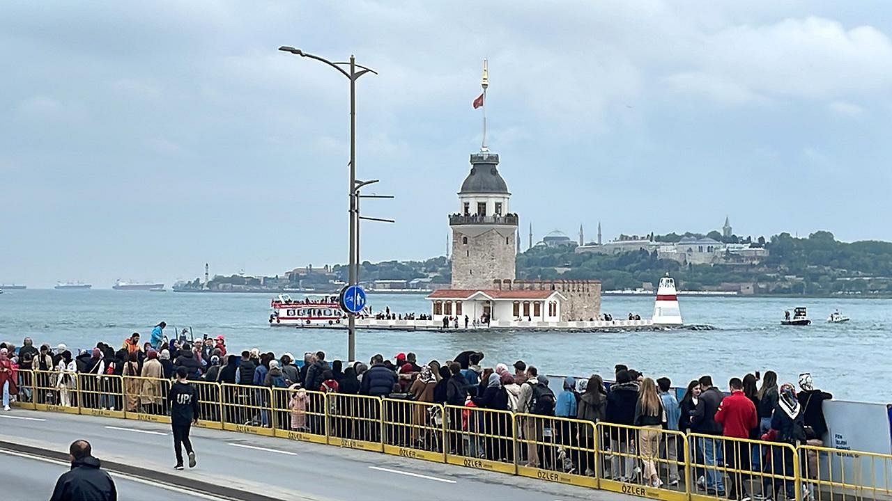 Ziyarete açılan Kız Kulesi'ne yoğun ilgi