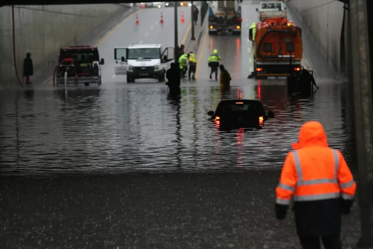 Meteoroloji ve Valilik uyardı! Ankara'da sağanak yağmur durmuyor