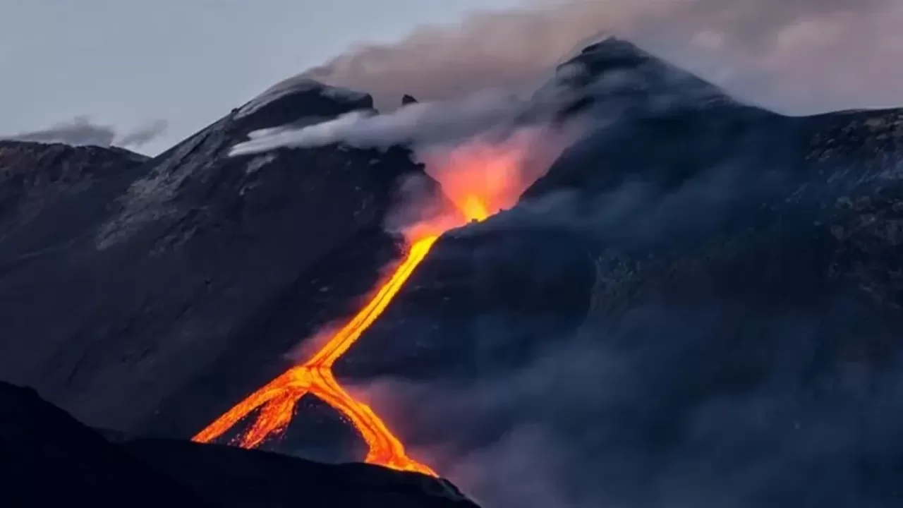 Meteoroloji'den Etna Yanardağı açıklaması: Kül bulutları Türkiye'yi etkileyecek mi?