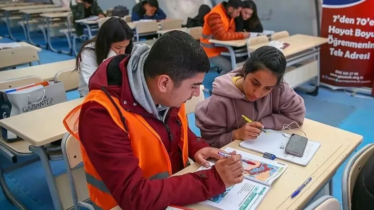 Naklini başka illere aldıran 72 bin 89 depremzede öğrenci okuluna döndü