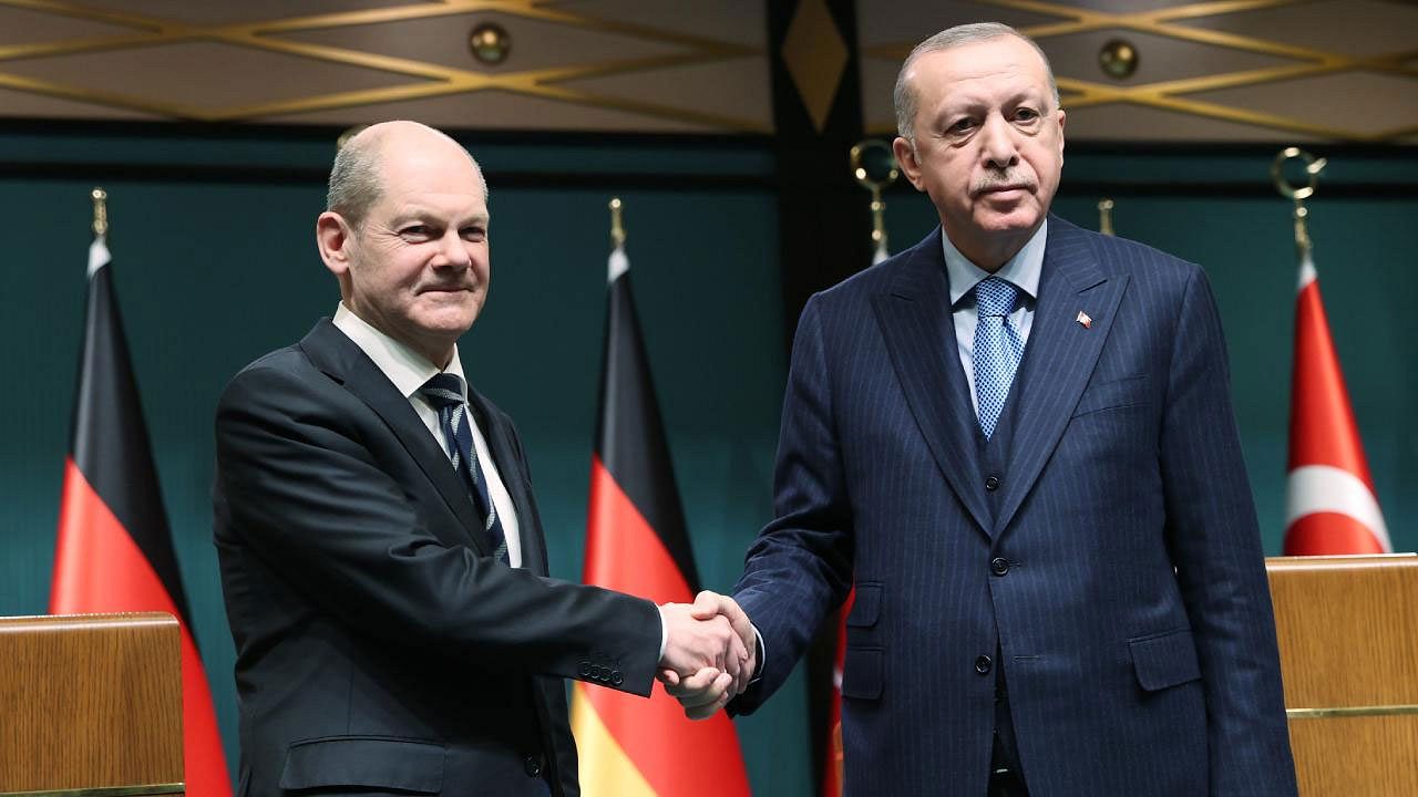 Almanya Başbakanı Scholz, Cumhurbaşkanı Erdoğan'ı Berlin'e davet etti