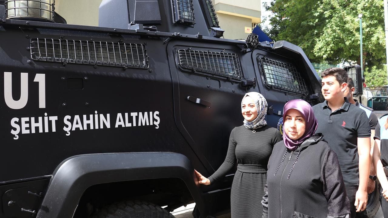 Adana'da şehit polisin adı zırhlı araca verildi