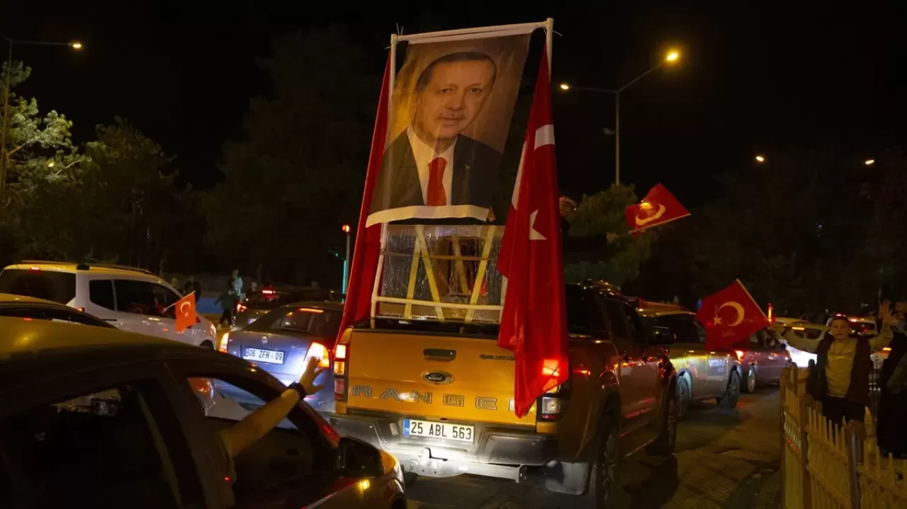 Cumhurbaşkanı Erdoğan'ın seçim başarısı kutlanıyor