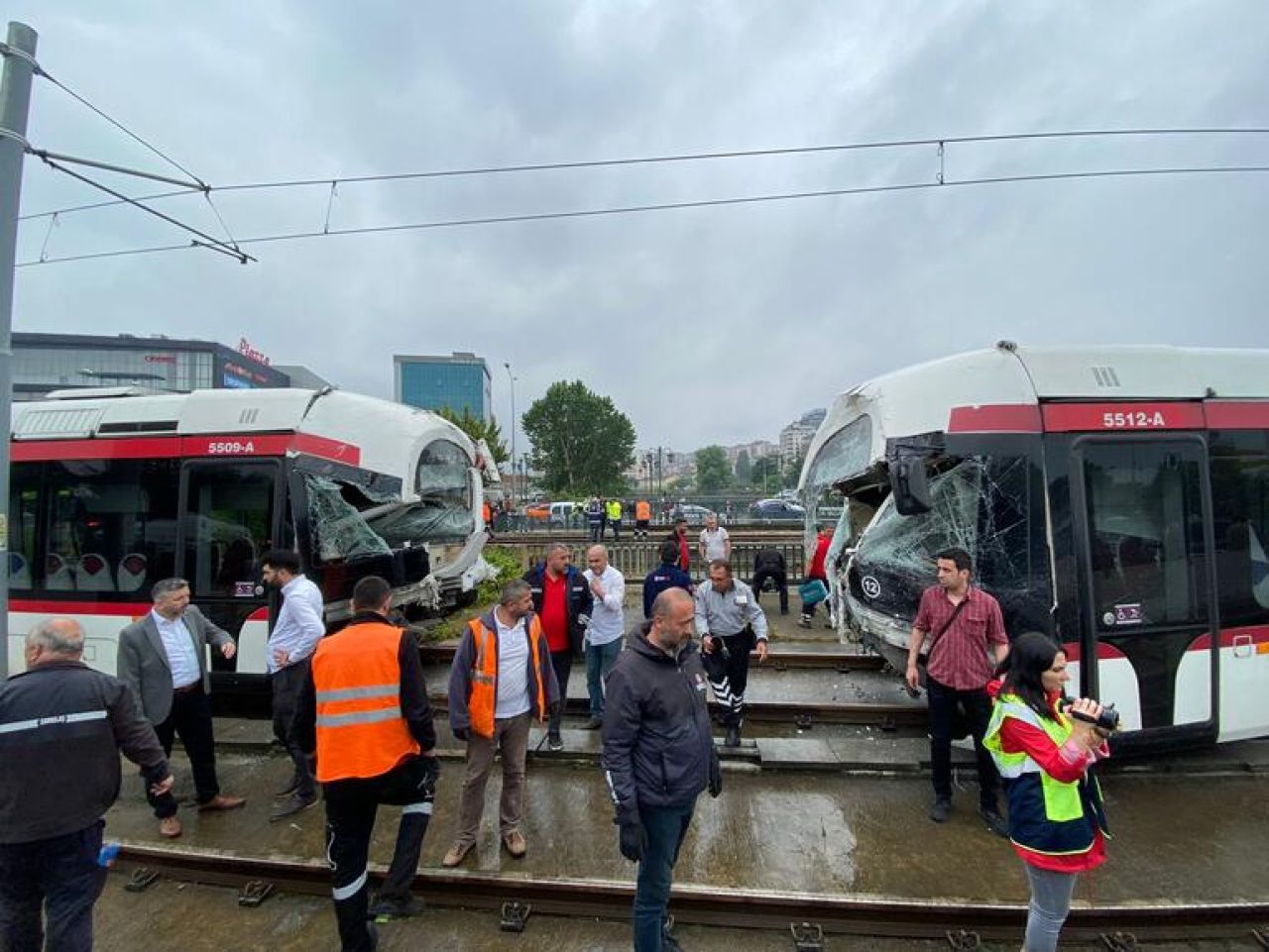 Samsun'da iki tramvay kafa kafaya çarpıştı: Çok sayıda yaralılar var