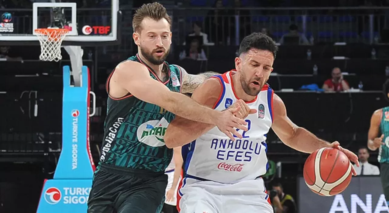 Vasilije Micic alev aldı! Anadolu Efes, Karşıyaka'yı mağlup etti, final serisinde öne geçti