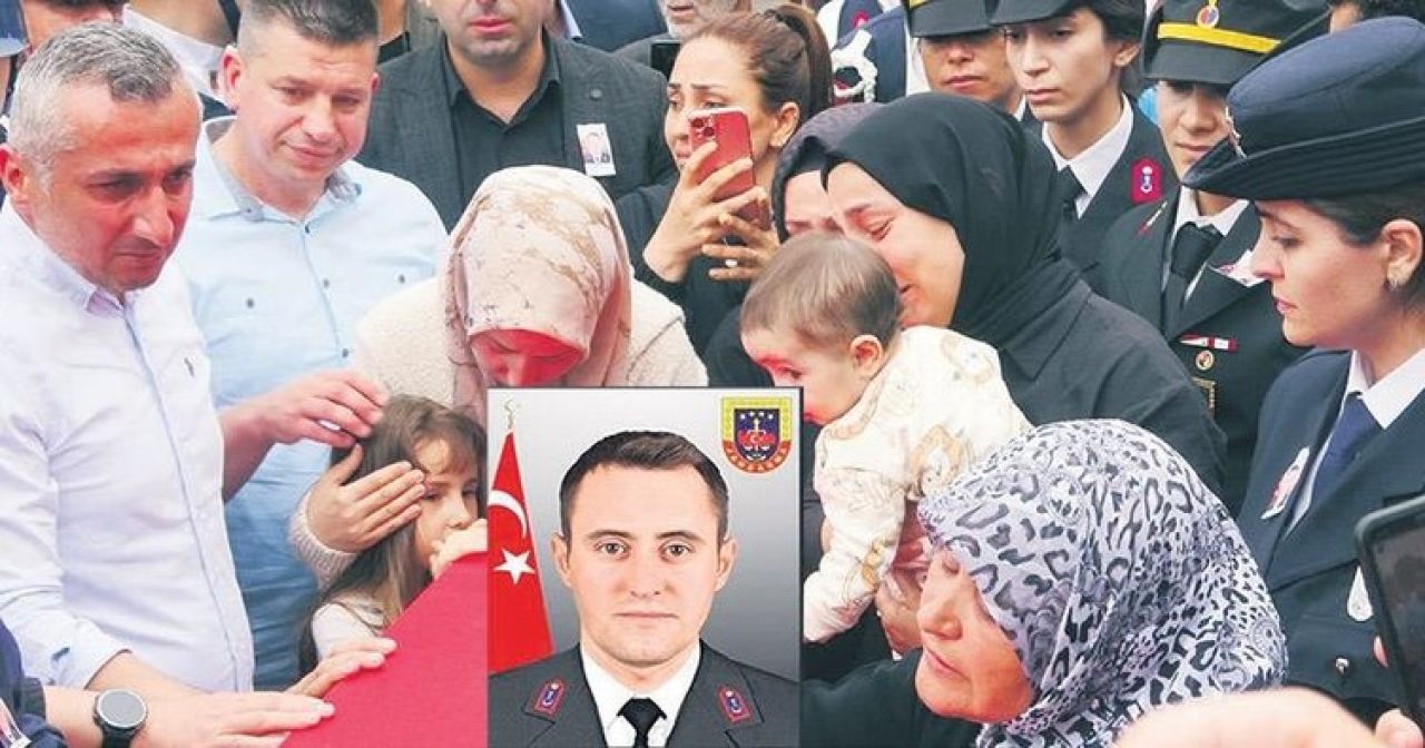 Babaya son veda! 9 aylık oğlu tabuta dokundu…