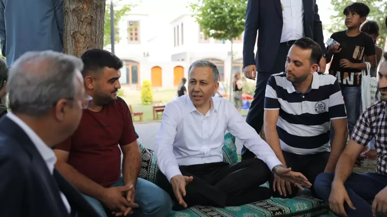 İçişleri Bakanı Yerlikaya, Diyarbakır'da ziyaretlerde bulundu