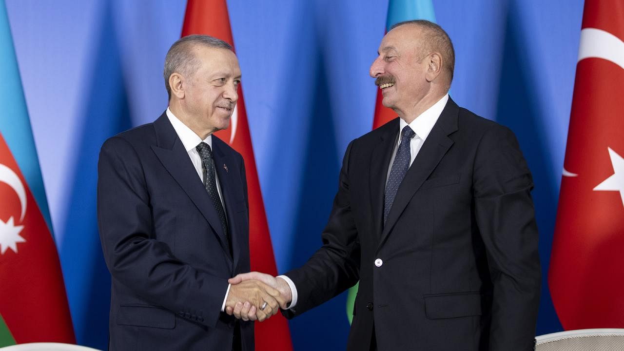 Aliyev'den Cumhurbaşkanı Erdoğan'a: Azerbaycan halkı seçimlerdeki zaferinize çok sevindi