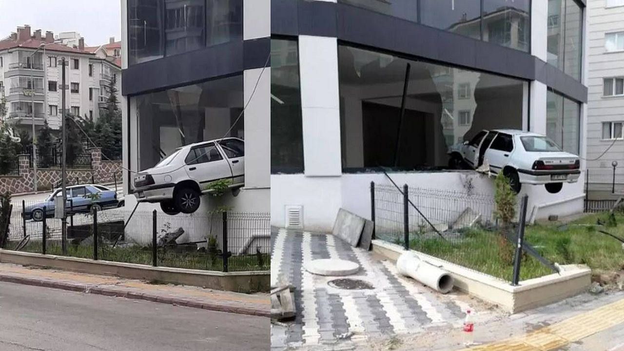 Kaldırıma çarpıp havalanan otomobil, binada asılı kaldı