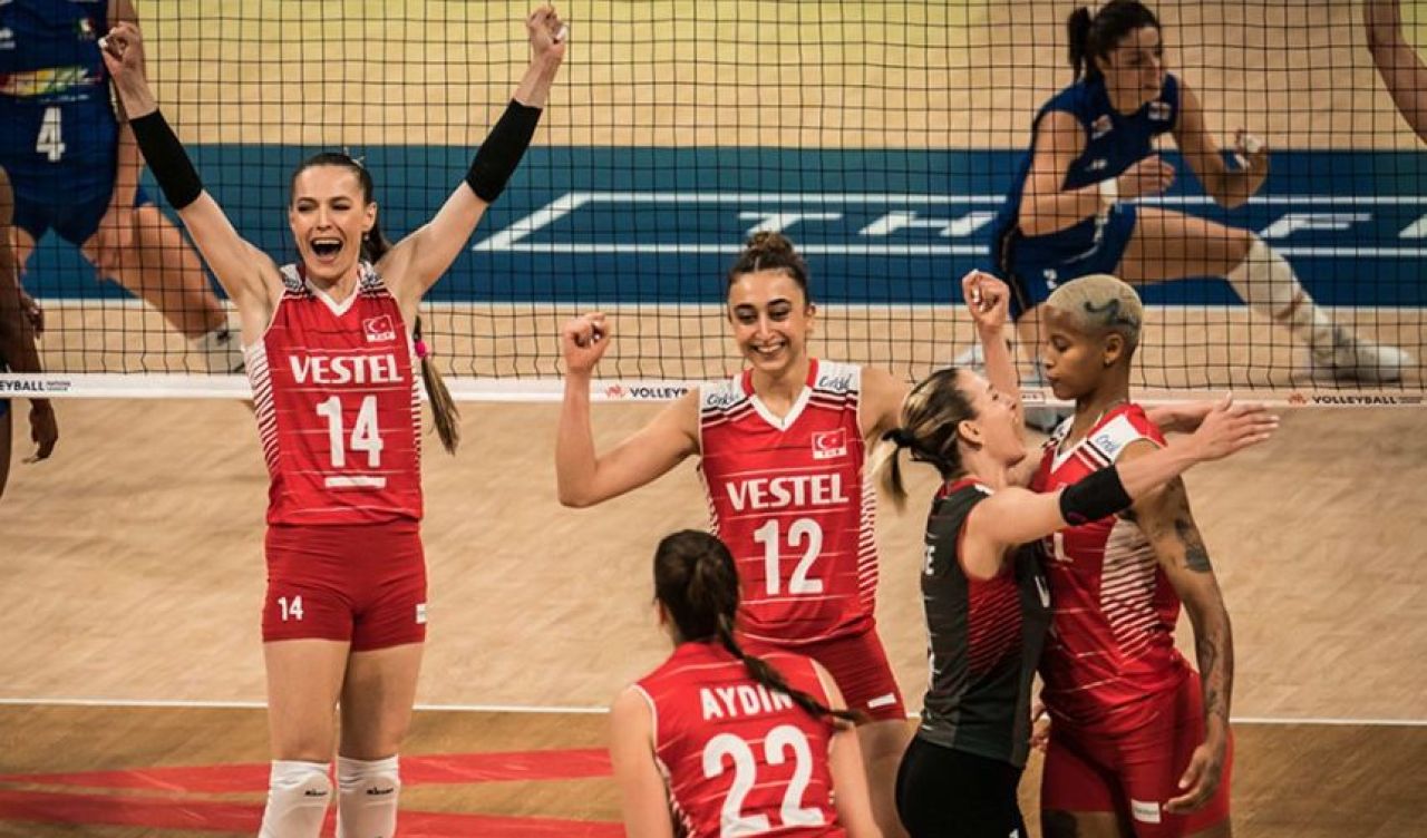 İtalya'yı yenen Filenin Sultanları yarı finalde