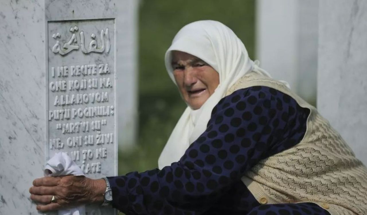 BM'den Srebrenitsa itirafı: Halkı ortada bıraktık