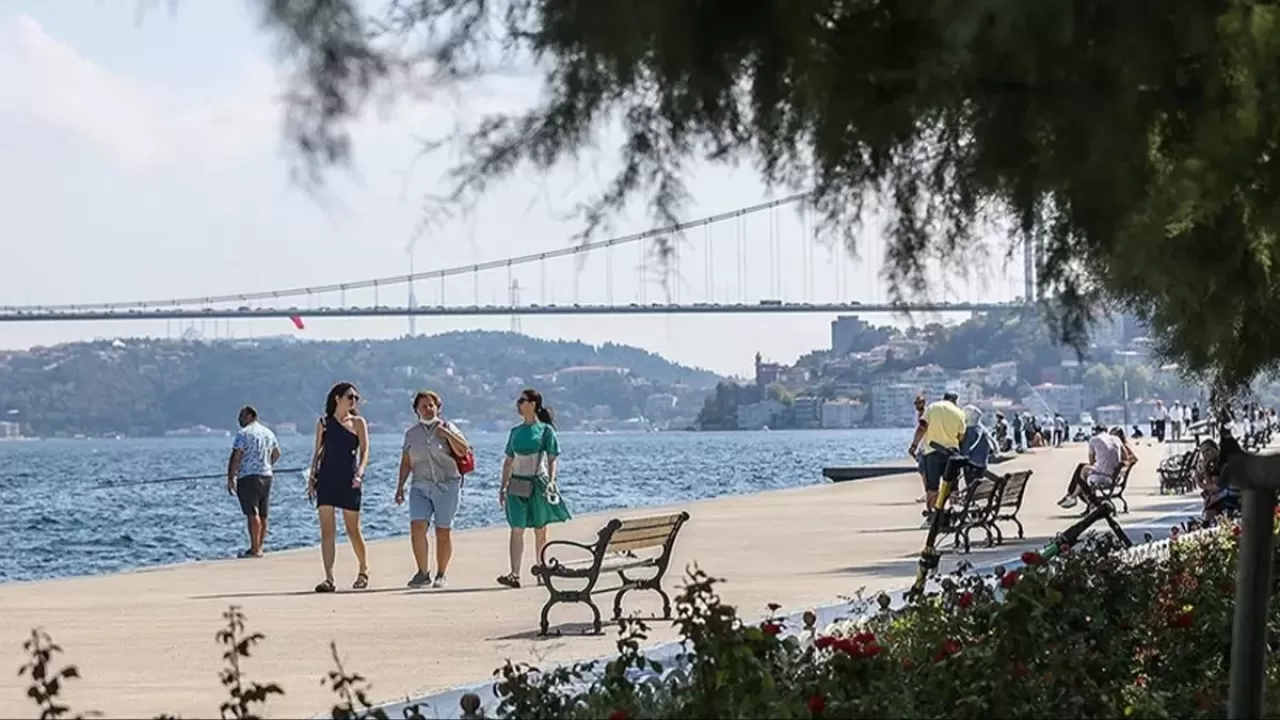 Vatandaşlar sahillere akın etti! İstanbul en sıcak günlerinden birini yaşıyor