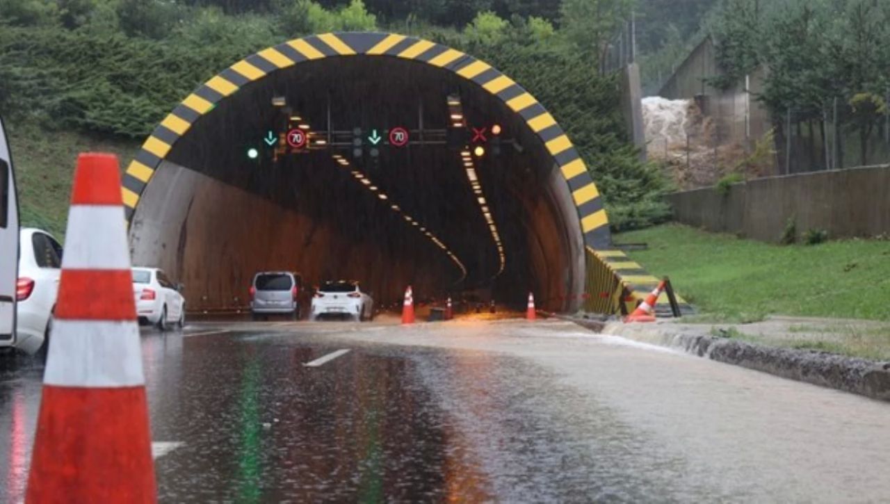 Son dakika: TEM Otoyolu'nda heyelan! Ankara-İstanbul yönü trafiğe kapandı