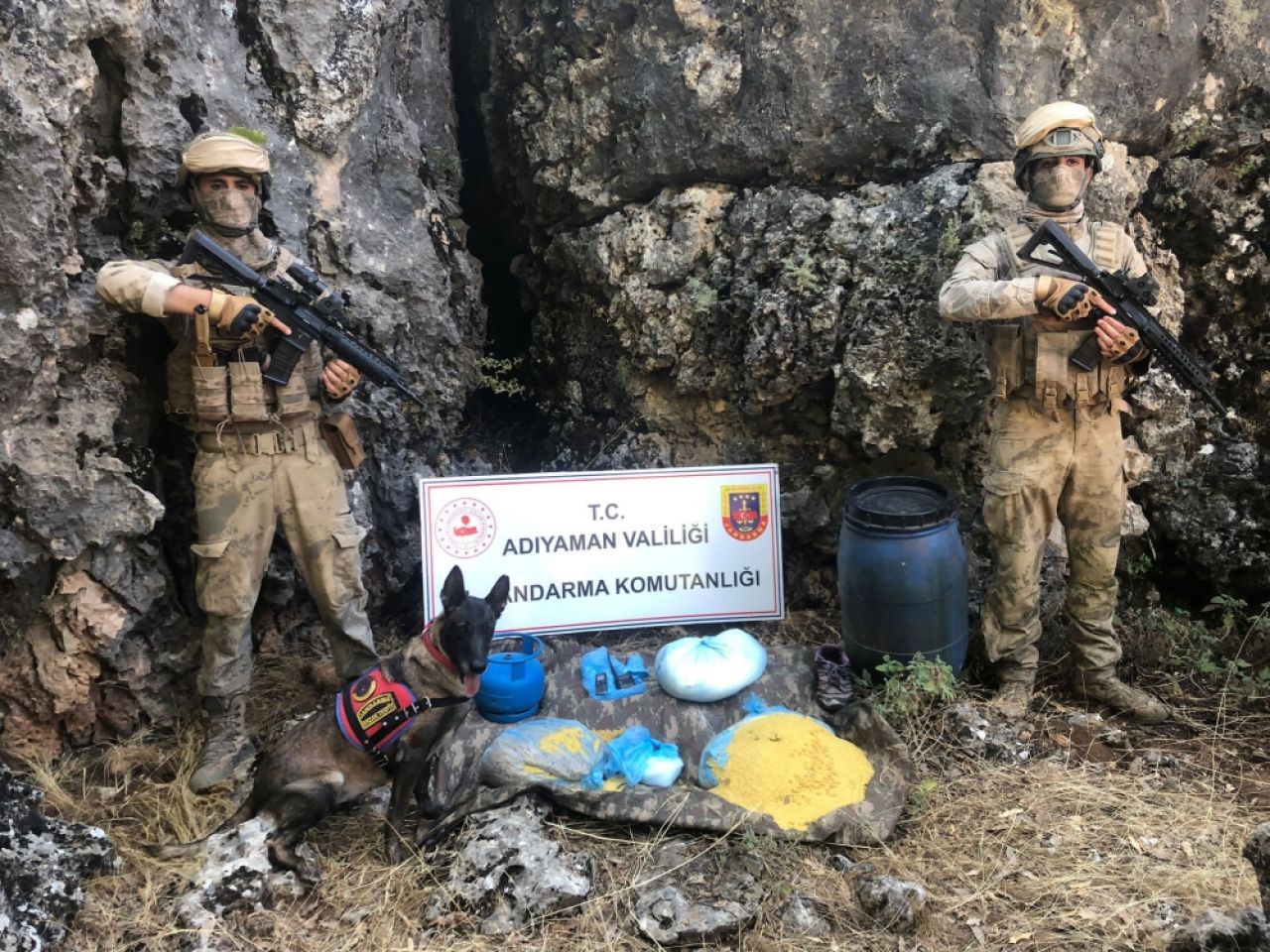 Adıyaman'da PKK'lı teröristlere ait yaşam malzemeleri ele geçirildi