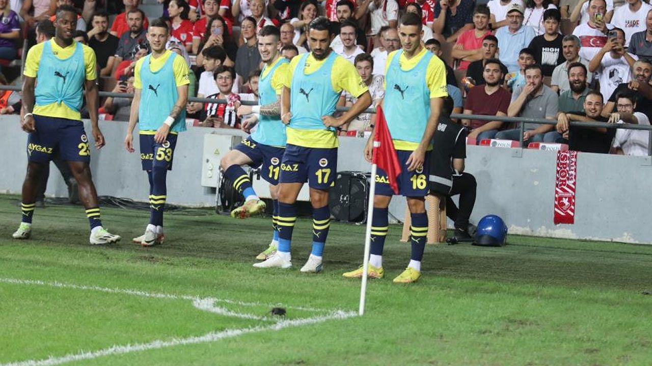 Samsunspor - Fenerbahçe maçında sahaya fare girdi