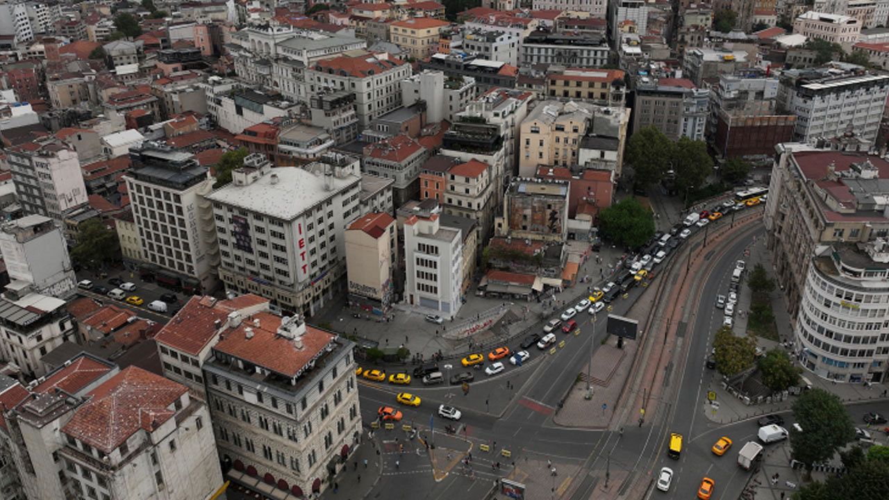 Galata Köprüsü'ndeki çalışma trafik yoğunluğunu artırdı