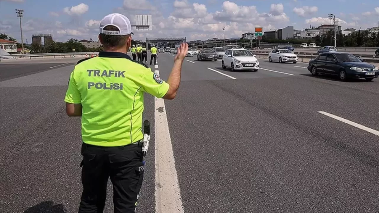 İstanbul'da bazı yollar sabahın erken saatlerinde araç girişine kapatıldı