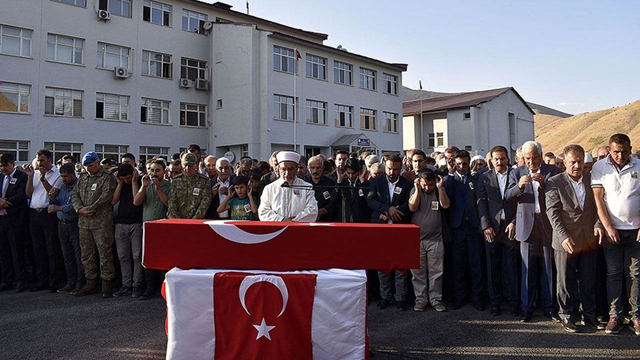 Şehit Piyade Sözleşmeli Er Bünyamin Barlık, son yolculuğuna uğurlandı