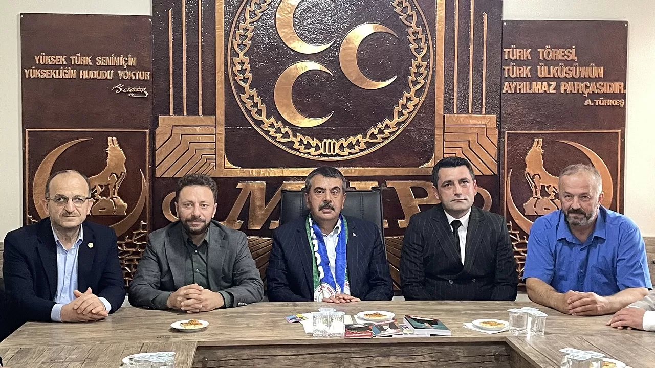 Milli Eğitim Bakanı Tekin, MHP Rize İl Başkanlığını ziyaret etti