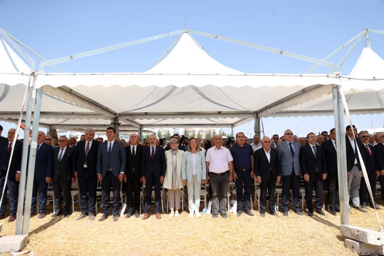 MHP Lideri Devlet Bahçeli'nin Hacıbektaş'ta hibe ettiği arsaya inşa edilecek külliyenin temeli atıldı