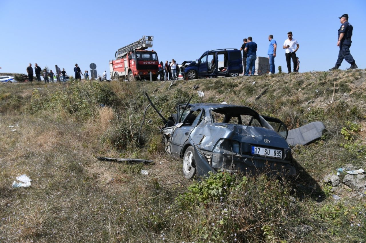 Çanakkale'deki trafik kazasında 2 kişi öldü, 5 kişi yaralandı