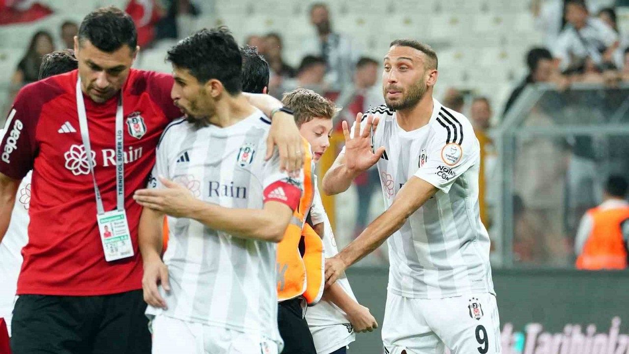 Cenk Tosun bu sezon Süper Lig’de ilk kez forma giydi