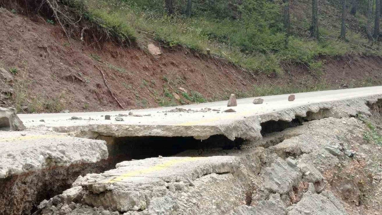 İspir Devedağı gurup yolu sürücülerin kabusu oldu