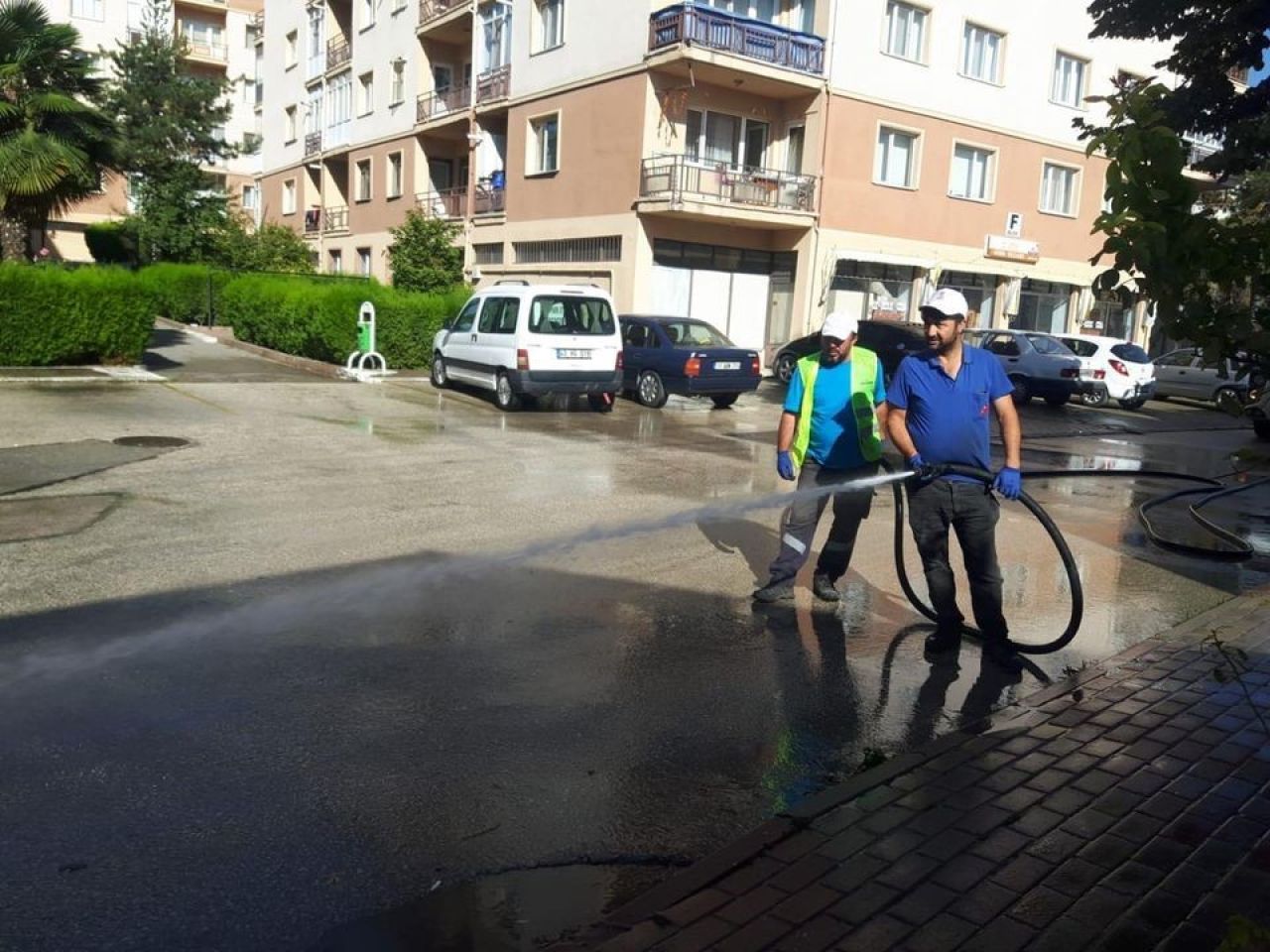 Yollar temizleniyor, Bilecik yeni güne hazırlanıyor