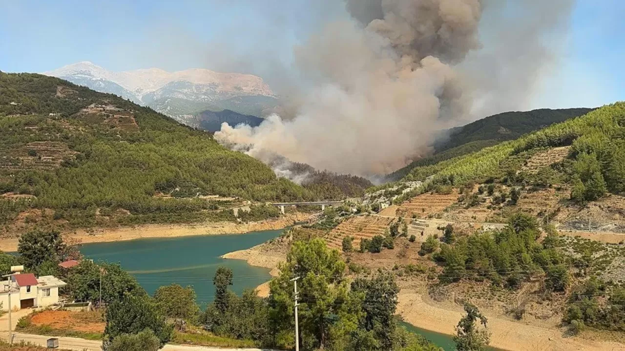 Antalya'daki orman yangını kontrol altına alındı