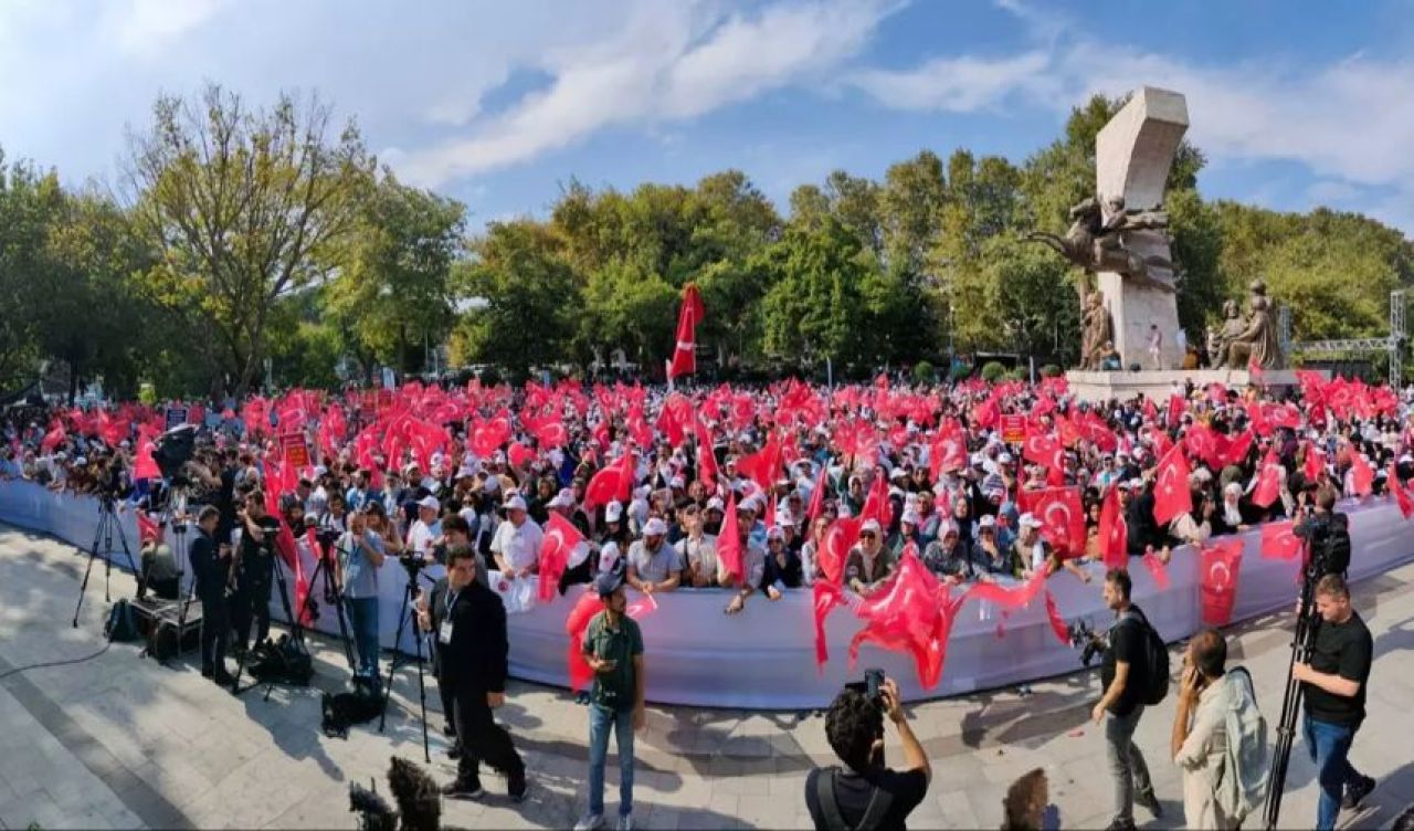 Farklı görüşler, tek bir amaç için Saraçhane'de buluşuyor: Son kale aile!