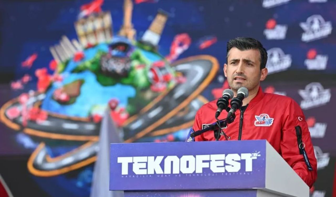 İzmir'de TEKNOFEST heyecanı... Bayraktar: TEKNOFEST kuşağı zihinsel bir devrime imza atıyor