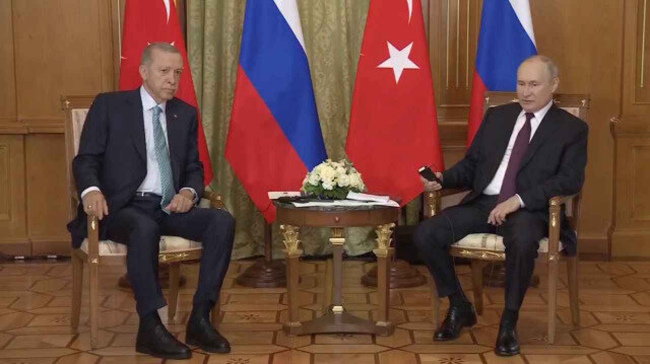 Dünyanın gözü Soçi'de... Cumhurbaşkanı Erdoğan-Putin arasındaki görüşme başladı