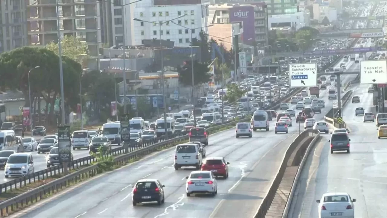 Okullar açıldı: İstanbul'da trafik kilit