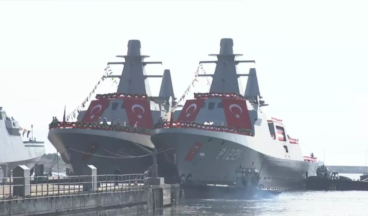 ''TCG Akhisar'' ve ''TCG Koçhisar'' denize indirildi