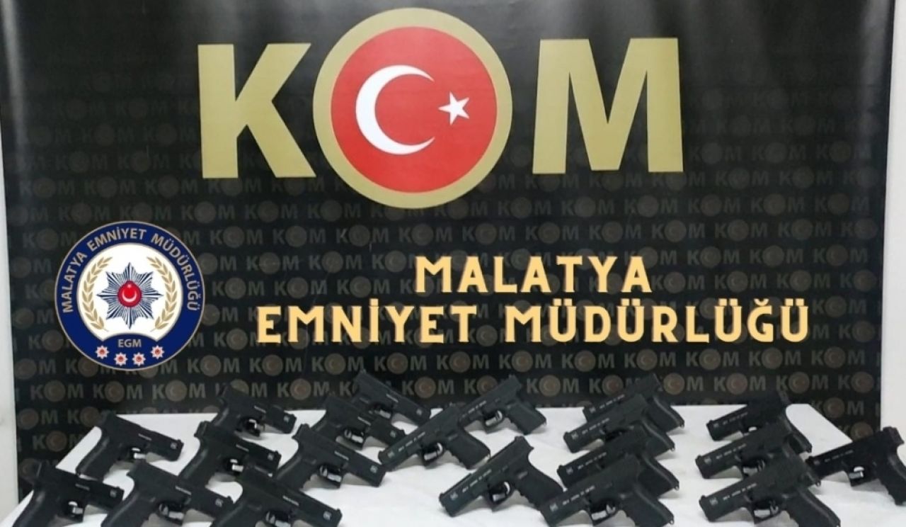 Malatya'da otomobilde ruhsatsız 20 tabanca ele geçirildi