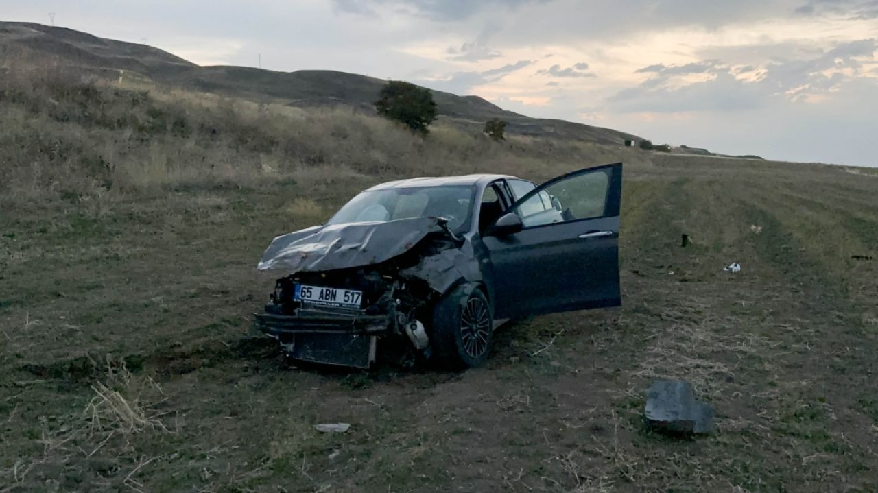 Van'da devrilen otomobildeki 2 kişi öldü, 1 kişi yaralandı