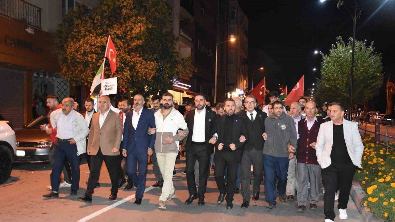 İzmir’de İsrail’in Gazze’deki saldırıları protesto edildi