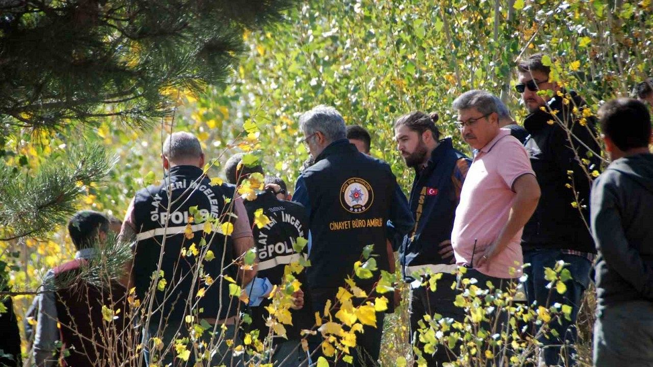 Öldürdüğü karısının cesedini attığı yeri gösterdi