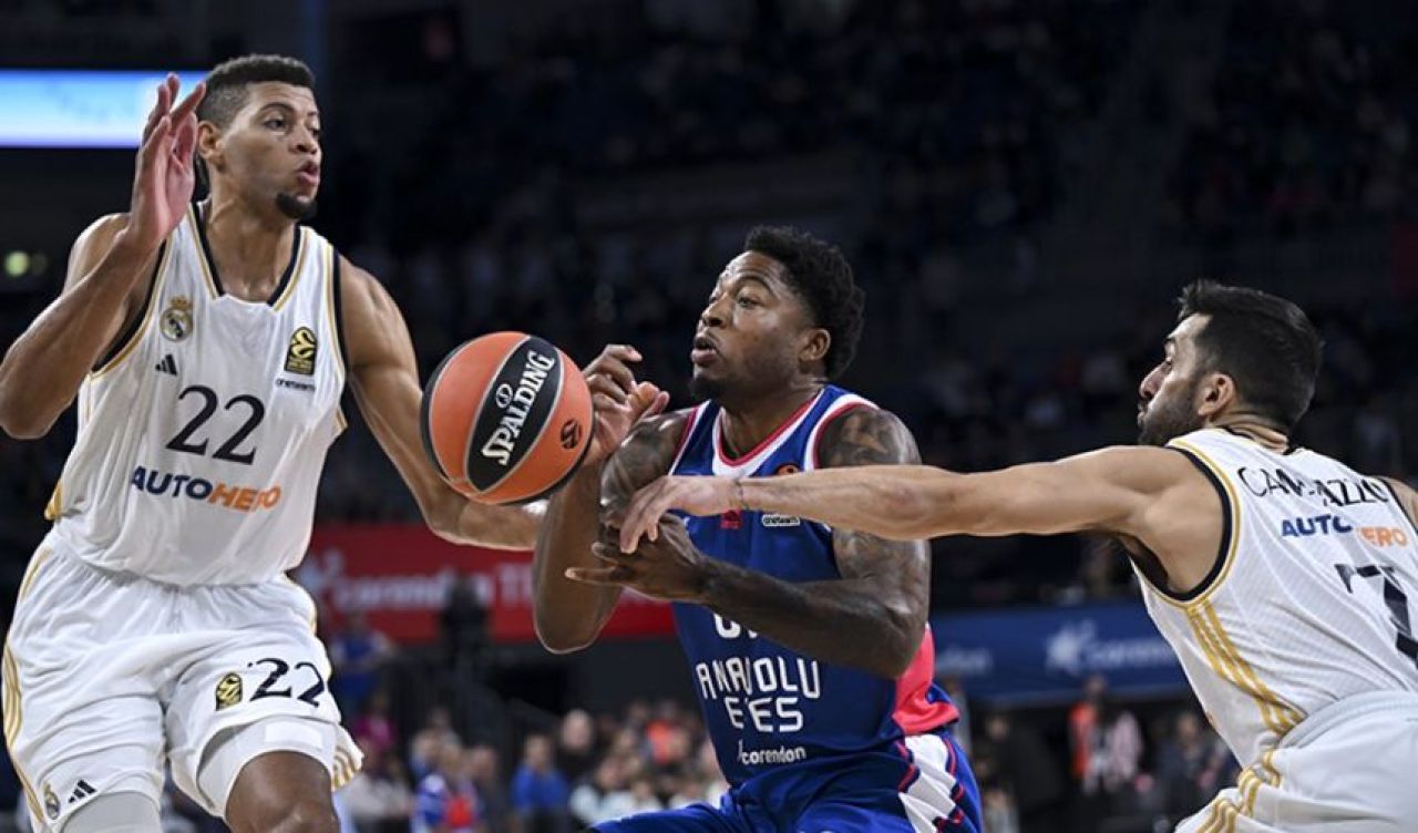 Anadolu Efes, EuroLeague'de Real Madrid'e mağlup oldu