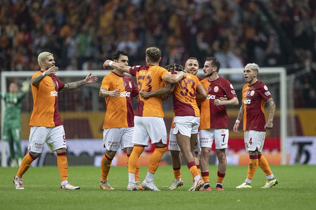 Galatasaray, ManU kadrosunu açıkladı! Aslan'da 2 eksik var