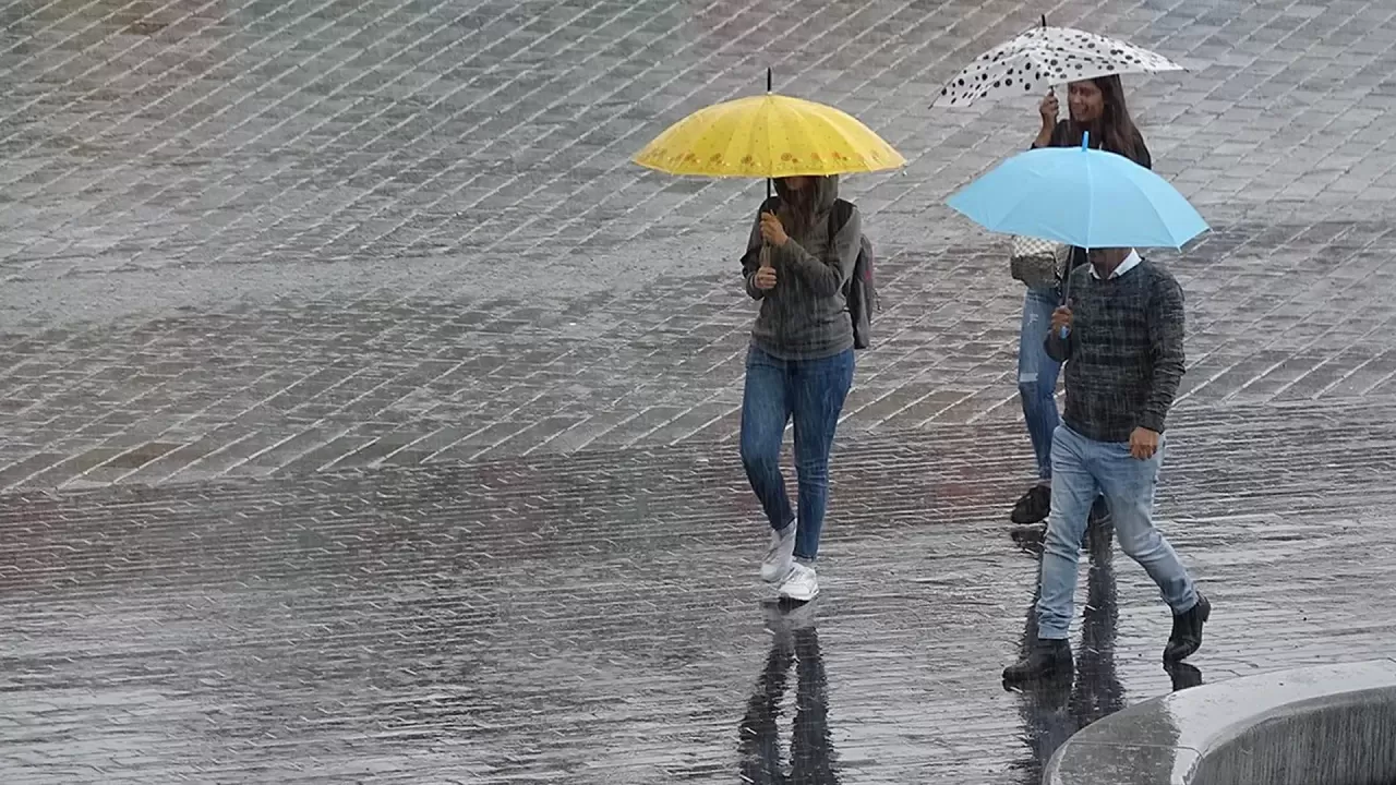 Bu illerde yaşayanlar dikkat! Meteoroloji saat vererek uyardı