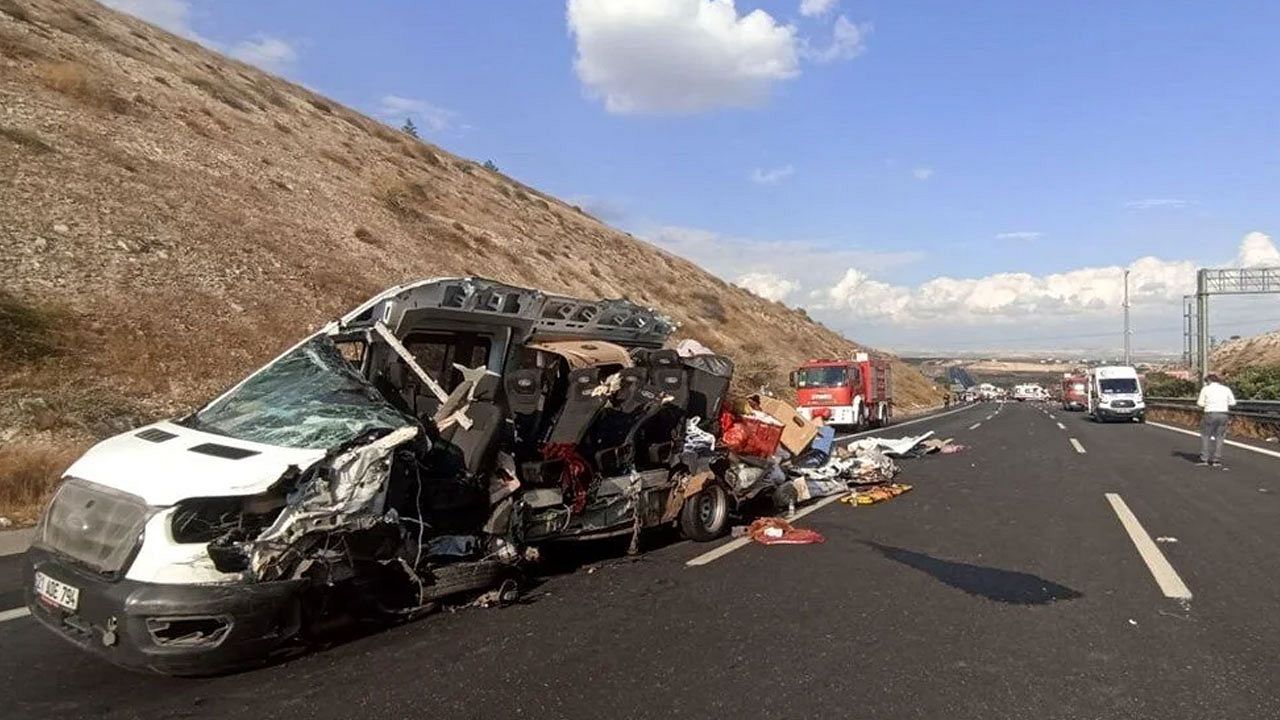 TAG Otoyolu'nda katliam gibi kaza: 5 ölü