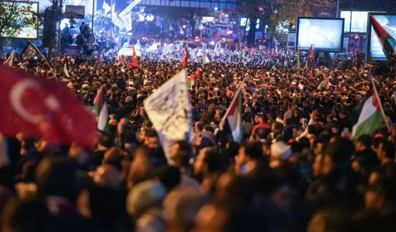 Valilik açıkladı: İstanbul'daki İsrail protestosunda 1 kişi öldü, 43 polis yaralandı